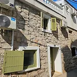 Ferienhaus Stone Three Bedroom House With Rooftop Terrace Jezera