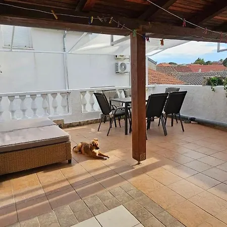 Stone Three Bedroom House With Rooftop Terrace Vakantiehuis
