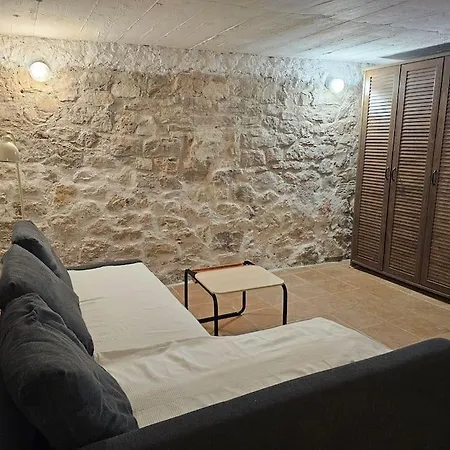 度假居 Stone Three Bedroom House With Rooftop Terrace
