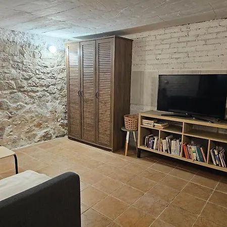 Stone Three Bedroom House With Rooftop Terrace Vakantiehuis *