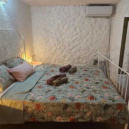 Vakantiehuis Stone Three Bedroom House With Rooftop Terrace Jezera
