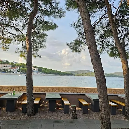 Vakantiehuis Stone Three Bedroom House With Rooftop Terrace
