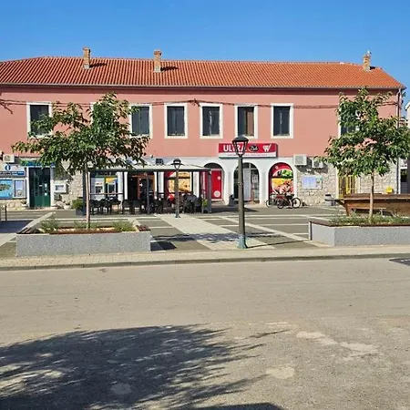 Stone Three Bedroom House With Rooftop Terrace Feriehus