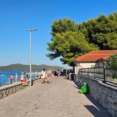 Stone Three Bedroom House With Rooftop Terrace Feriehus Jezera