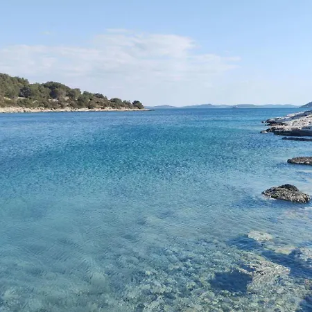 Stone Three Bedroom House With Rooftop Terrace 度假居