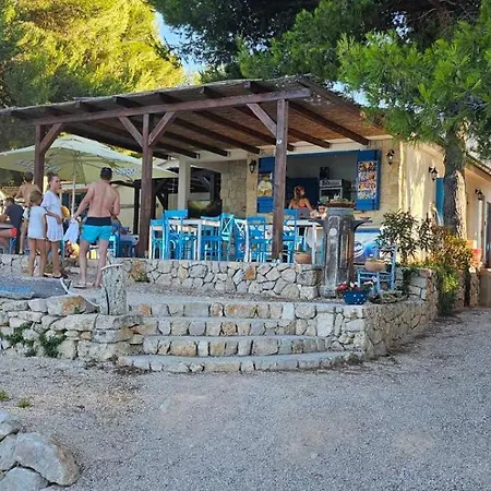 Vakantiehuis Stone Three Bedroom House With Rooftop Terrace Jezera