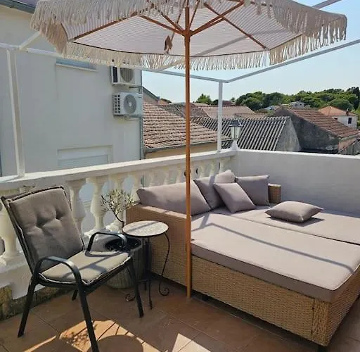 Stone Three Bedroom House With Rooftop Terrace * Jezera