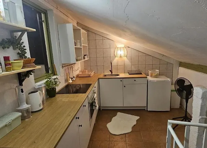 Vakantiehuis Stone Three Bedroom House With Rooftop Terrace Jezera