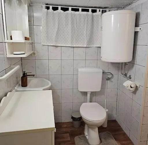 Stone Three Bedroom House With Rooftop Terrace Vakantiehuis Jezera