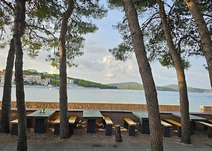 Vakantiehuis Stone Three Bedroom House With Rooftop Terrace