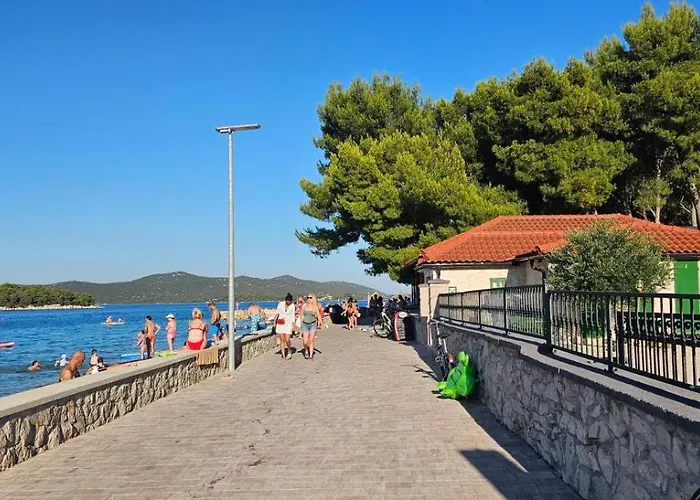 Stone Three Bedroom House With Rooftop Terrace Vakantiehuis Jezera