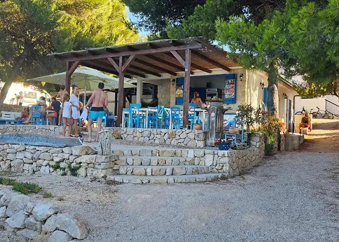 Vakantiehuis Stone Three Bedroom House With Rooftop Terrace Jezera