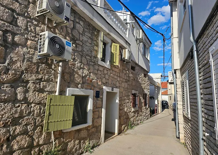 Vakantiehuis Stone Three Bedroom House With Rooftop Terrace Jezera